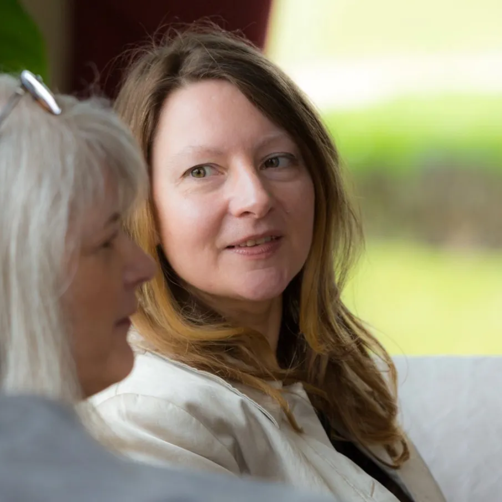 2 women having a conversation